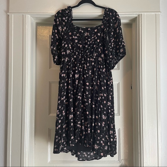 Torrid BLACK DITSY FLORAL CRINKLED GAUZE PUFF SLEEVE PEASANT DRESS 1x - Picture 9 of 9